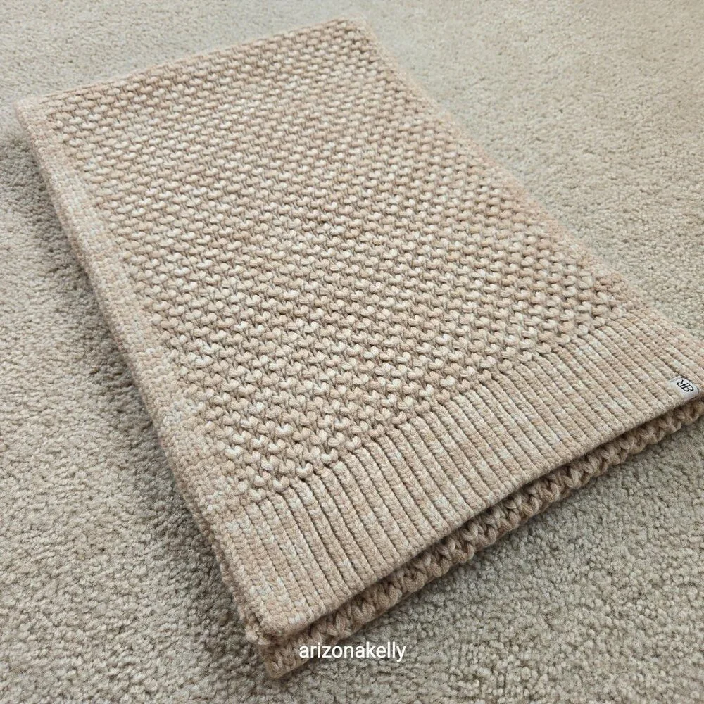 NWOT Banana Republic Merino Popcorn Stitch Scarf in Taupe CHUNKY!
